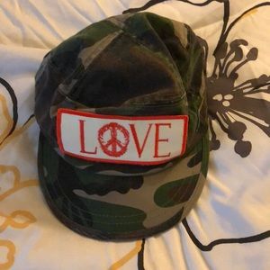 Brokedown camo hat like new